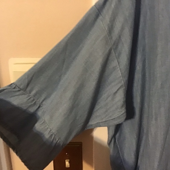 Woman’s Cropped shirt - Picture 3 of 7